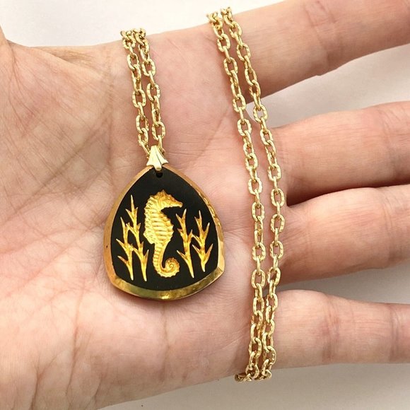Seahorse Black & Gold Glass Pendant Gold Tone Chain Necklace 24” - Picture 2 of 6